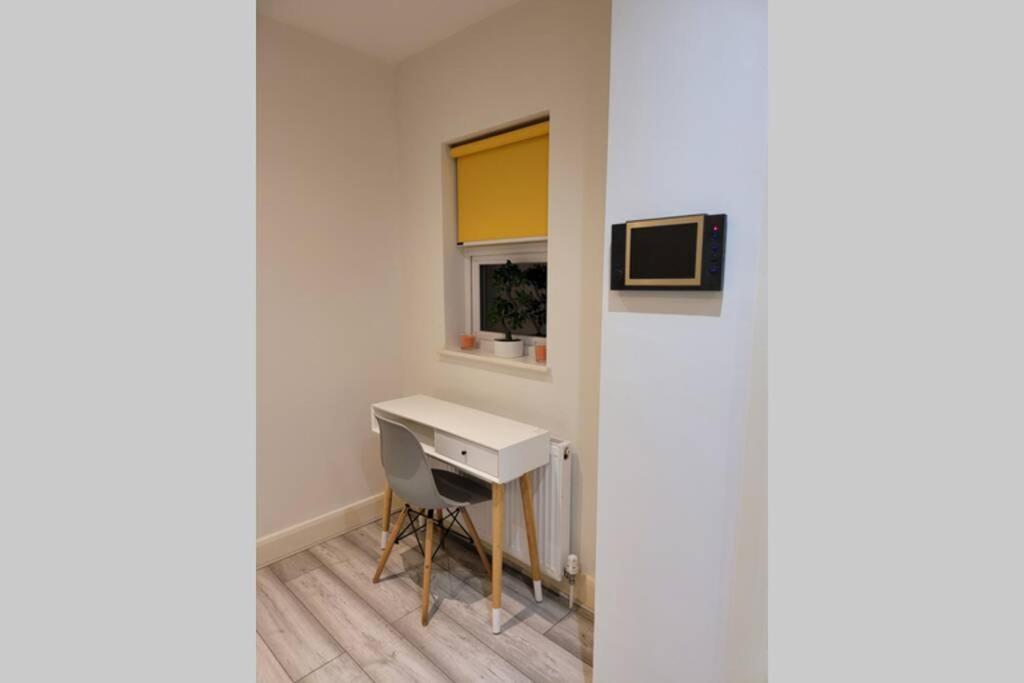 Contemporary 3 Bed Apartment In Hendon Central. Exterior foto